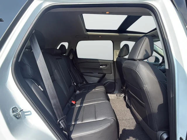New 2026 Everest White Pearl TriCoat Nissan Dark Armor image 16