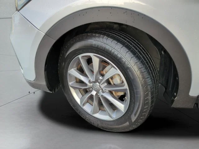 Used 2018 Silver Hyundai SE image 34