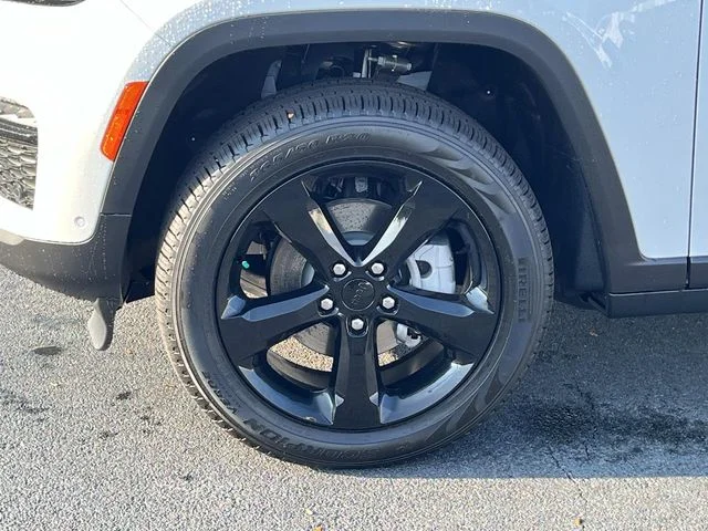 New 2025 Bright White Clear-Coat Exterior Paint Jeep Limited image 11