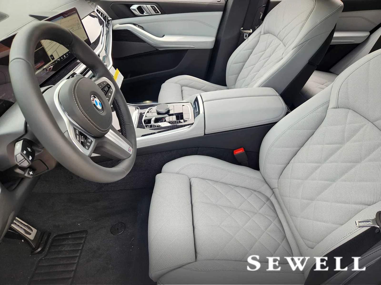 New 2026 Carbon Black Metallic BMW xDrive40i image 4
