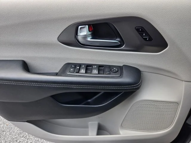 Used 2023 Black Chrysler Touring L image 30