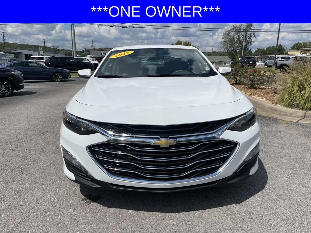 Used 2025 Summit White Chevrolet 1LT image 9