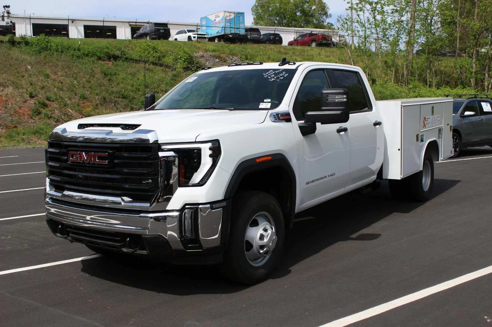 New 2026 Summit White GMC Pro image 2