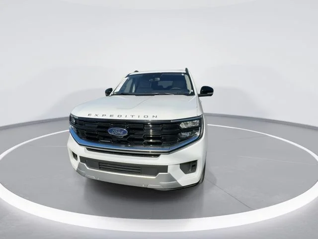 Used 2025 White Ford Platinum image 3