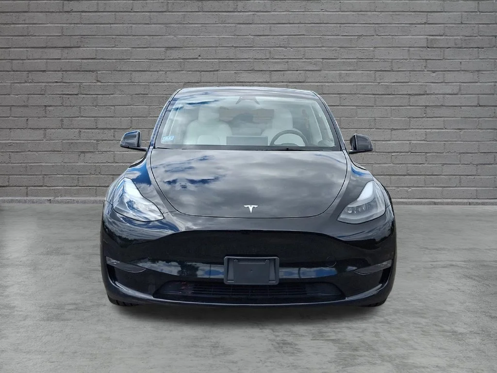 Used 2023  Tesla Long Range image 3