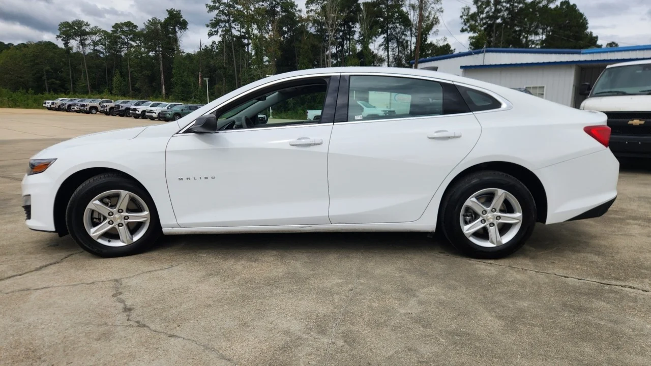 Used 2023 SUMMIT WHITE Chevrolet LS image 6