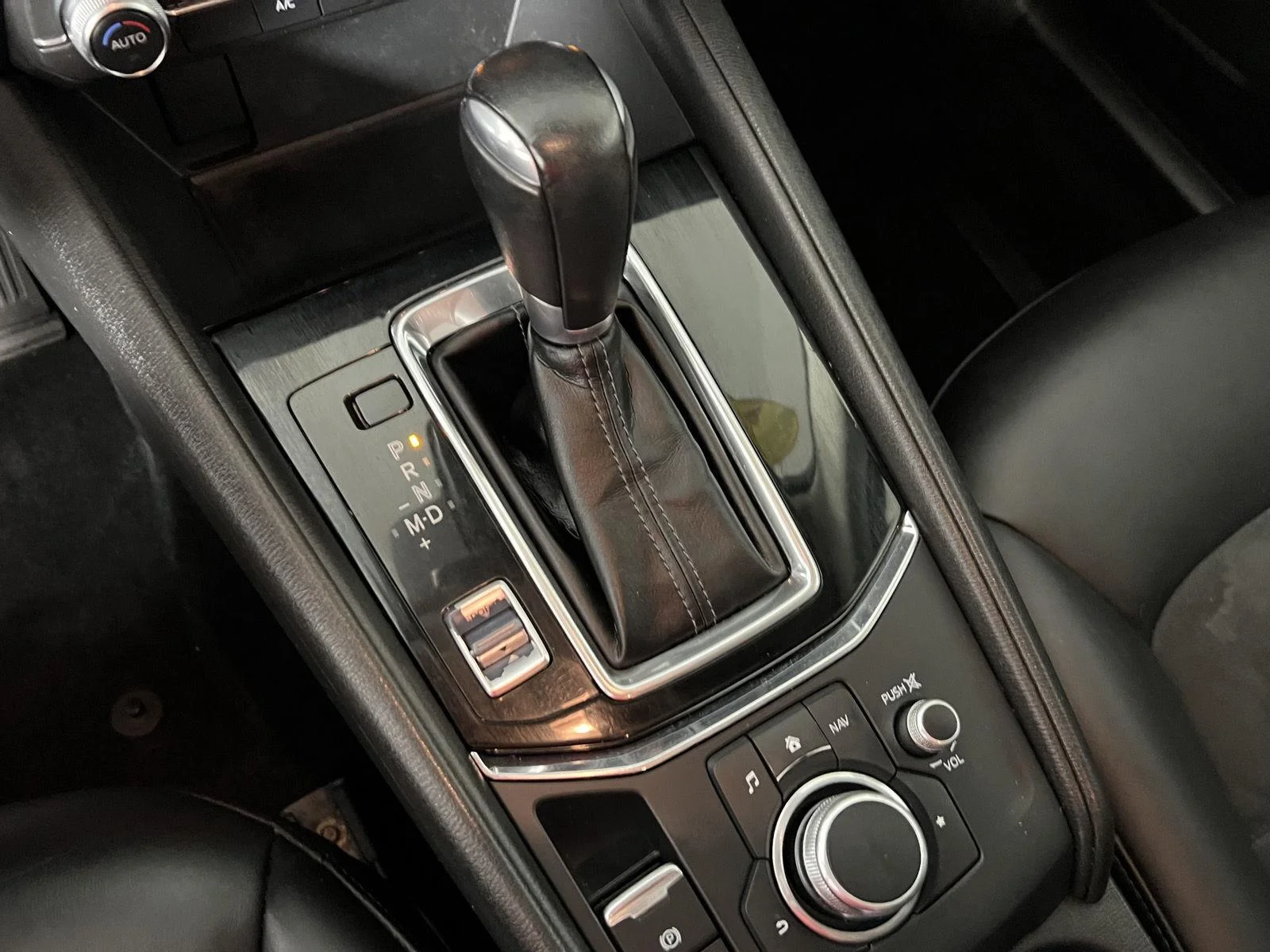 Used 2019  Mazda Touring image 8