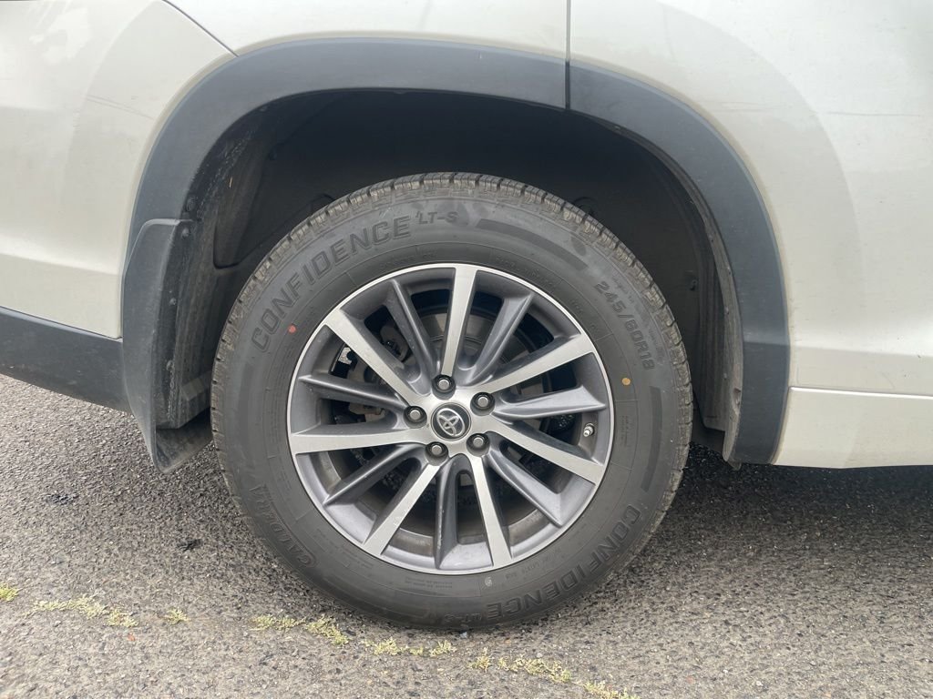Used 2017 Blizzard Pearl Toyota XLE image 24