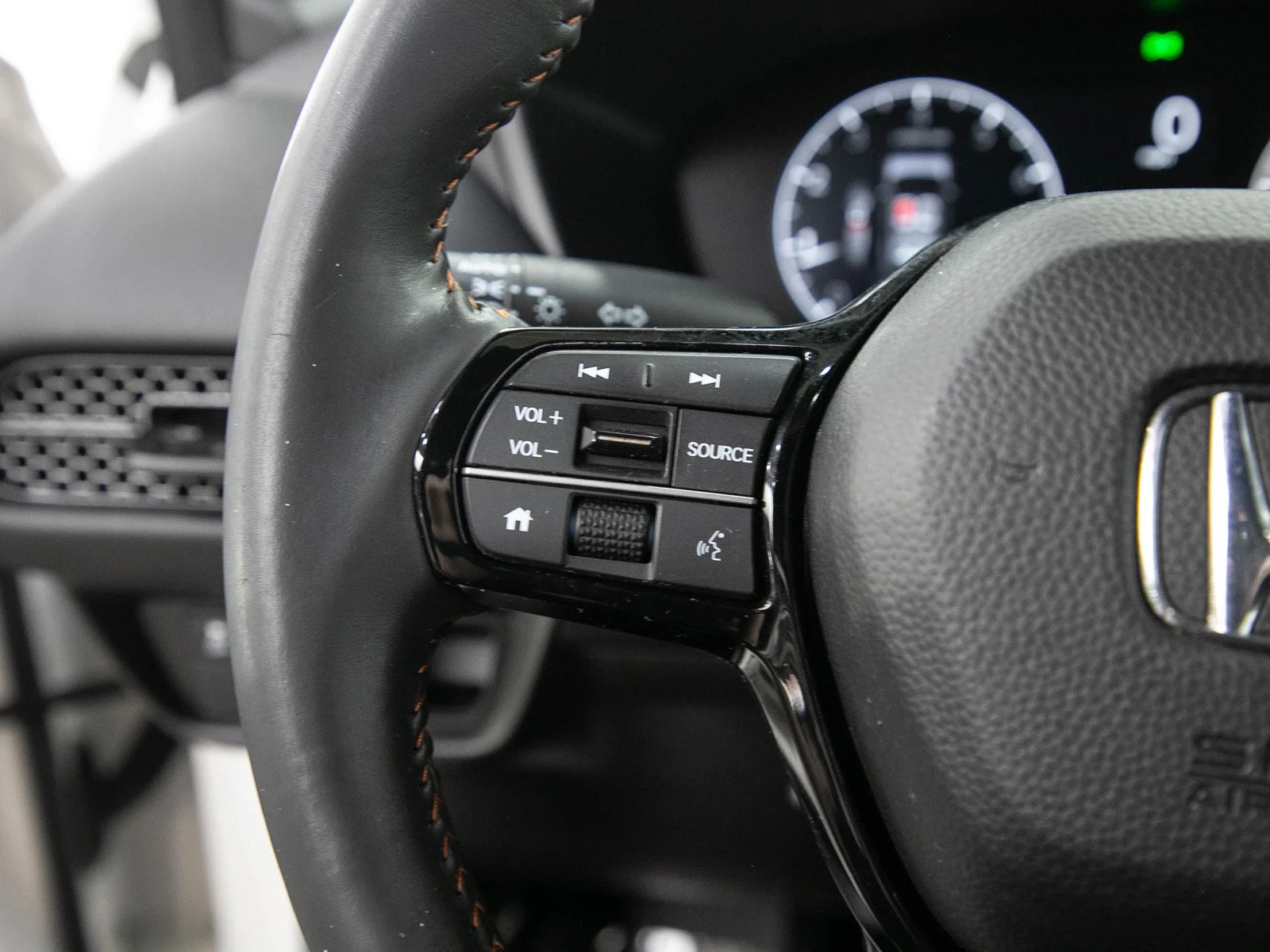Used 2024  Honda Sport image 23