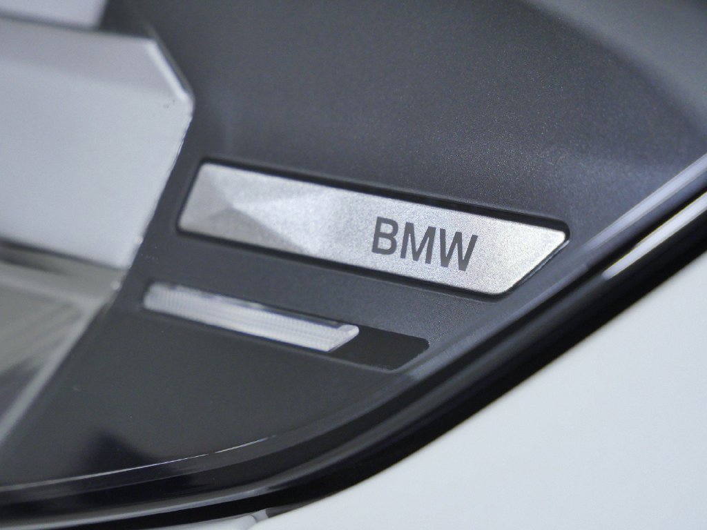 New 2026 Mineral White Metallic BMW 30 xDrive image 4