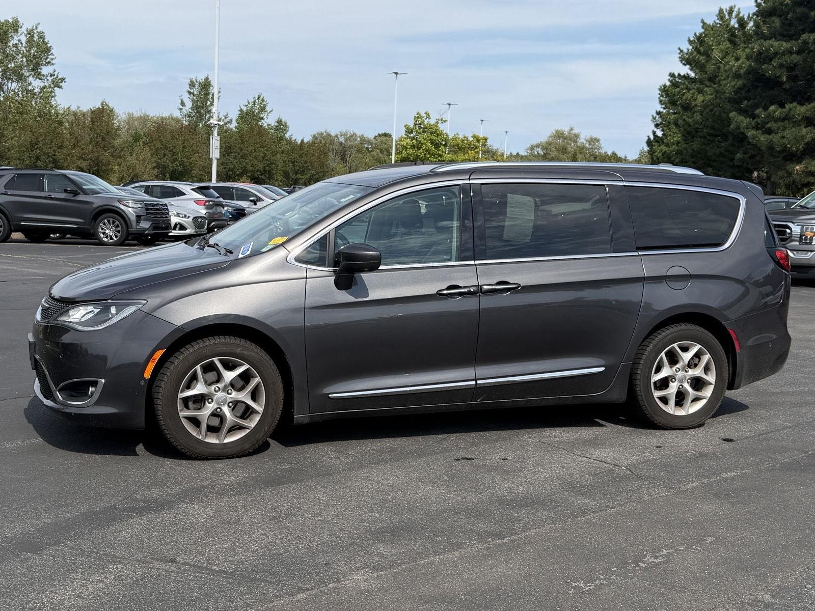 Used 2017 Granite Crystal Metallic Clearcoat Chrysler Touring-L Plus image 6