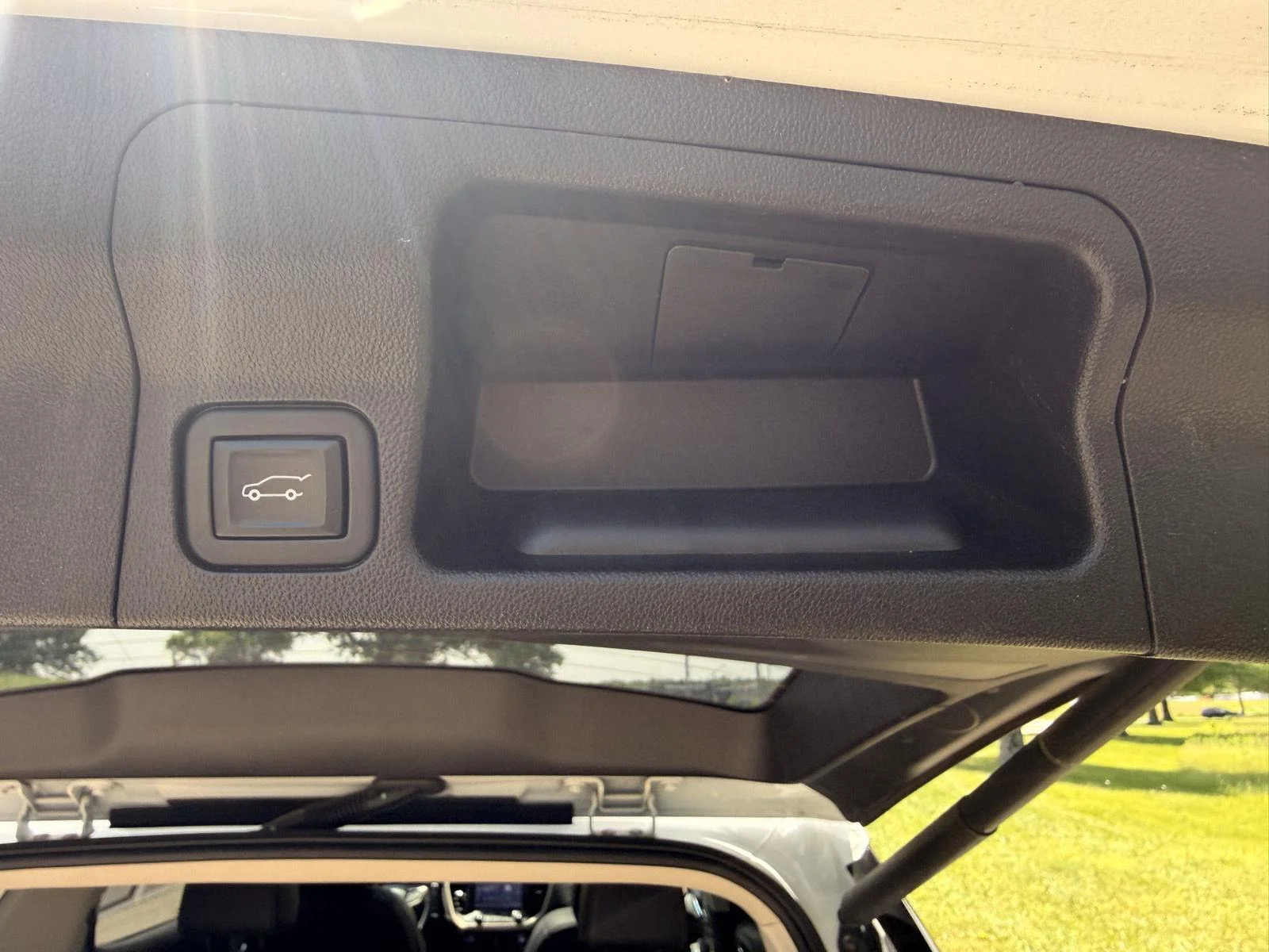 Used 2020 White Frost Tricoat GMC Denali image 6