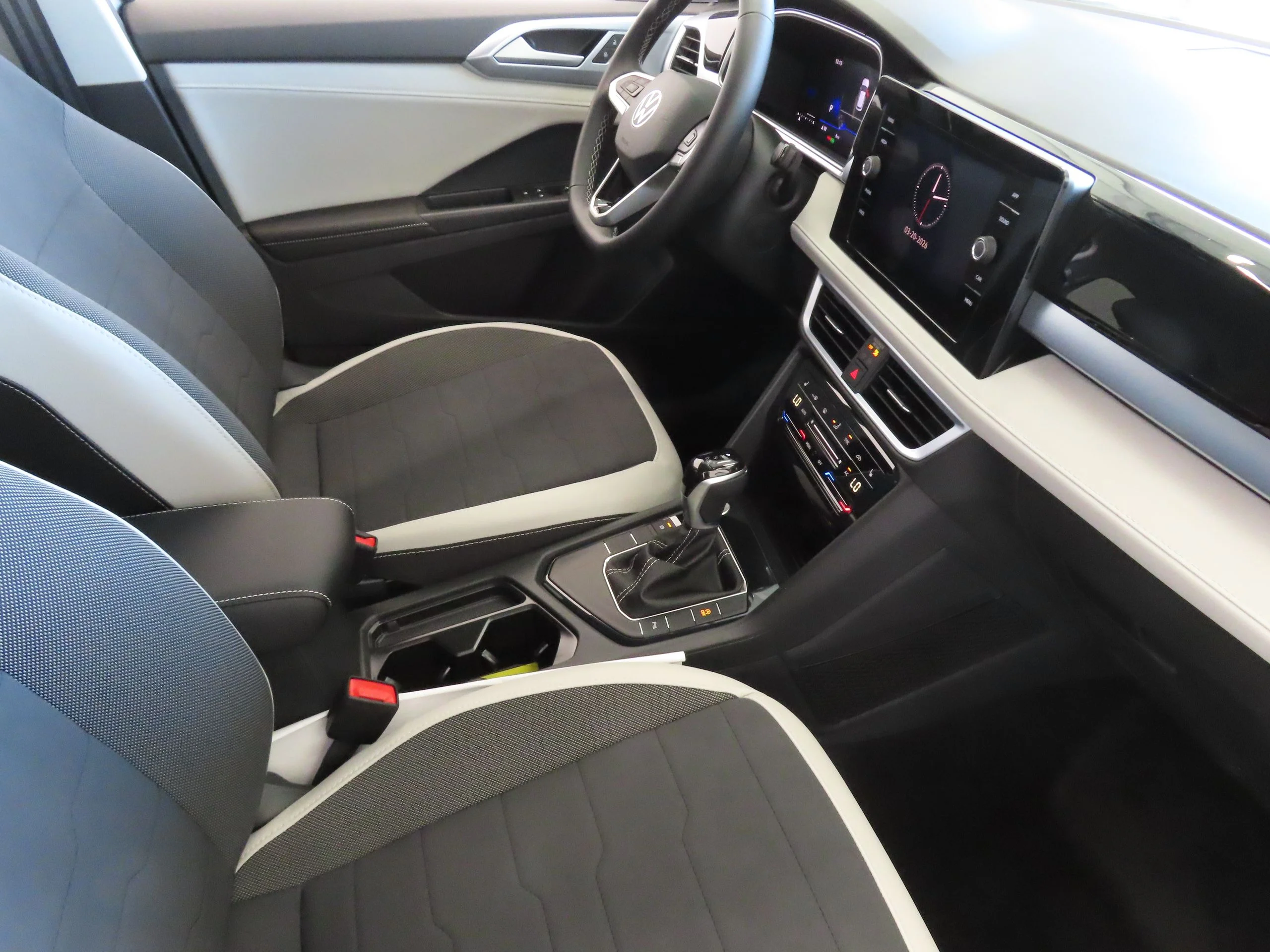New 2026 Silver Volkswagen 1.5T SE image 23