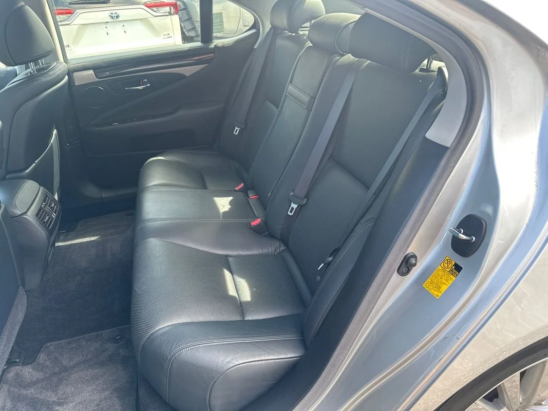 Used 2014  Lexus  image 24