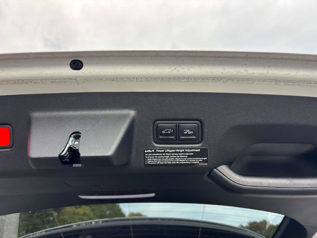 Used 2027 White Kia X-Line SX-Prestige image 16