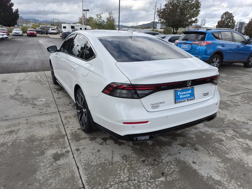 New 2026 Platinum White Pearl Honda Touring image 3