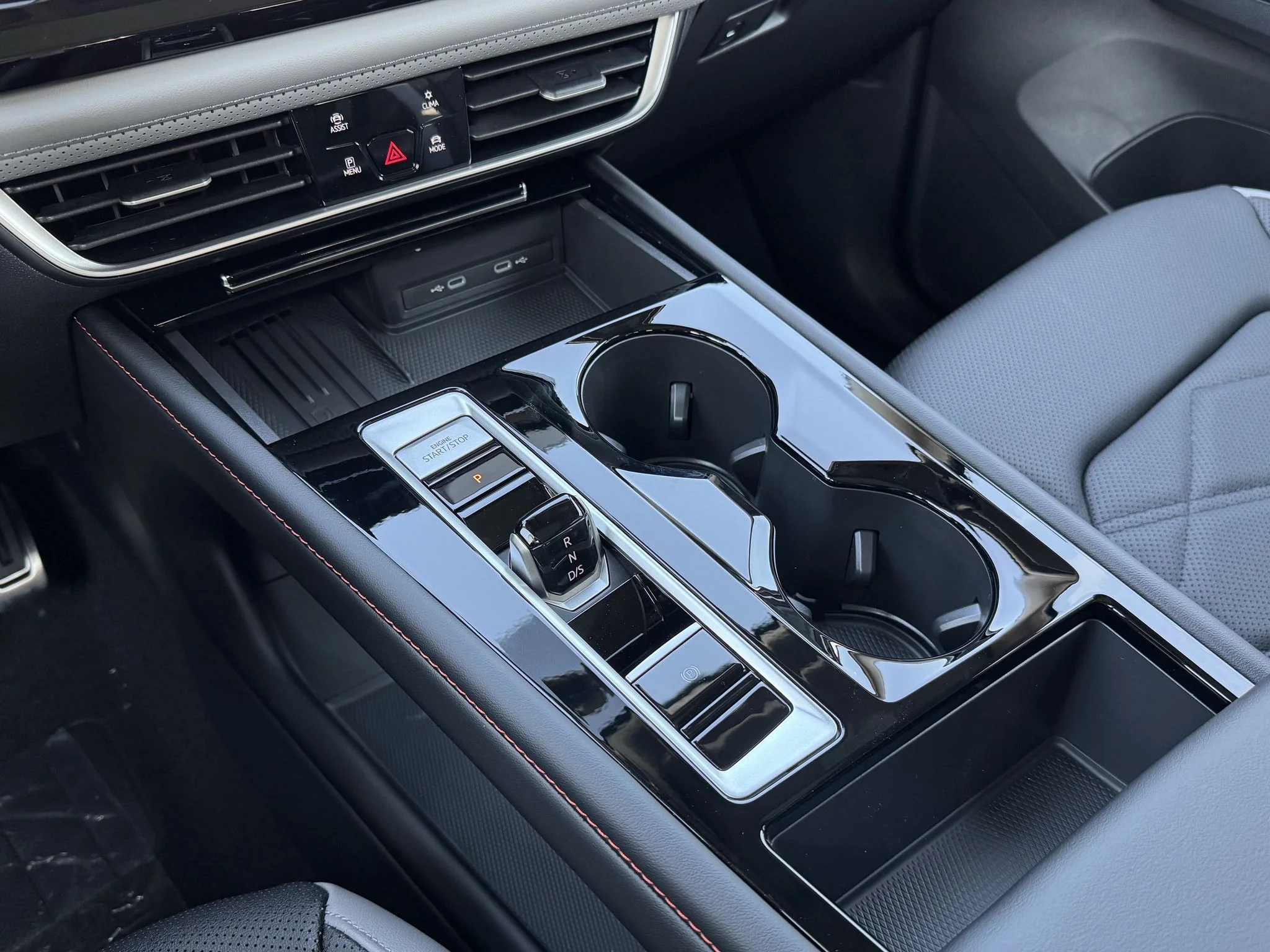 New 2026 Deep Black Pearl Volkswagen 2.0T Peak Edition image 25