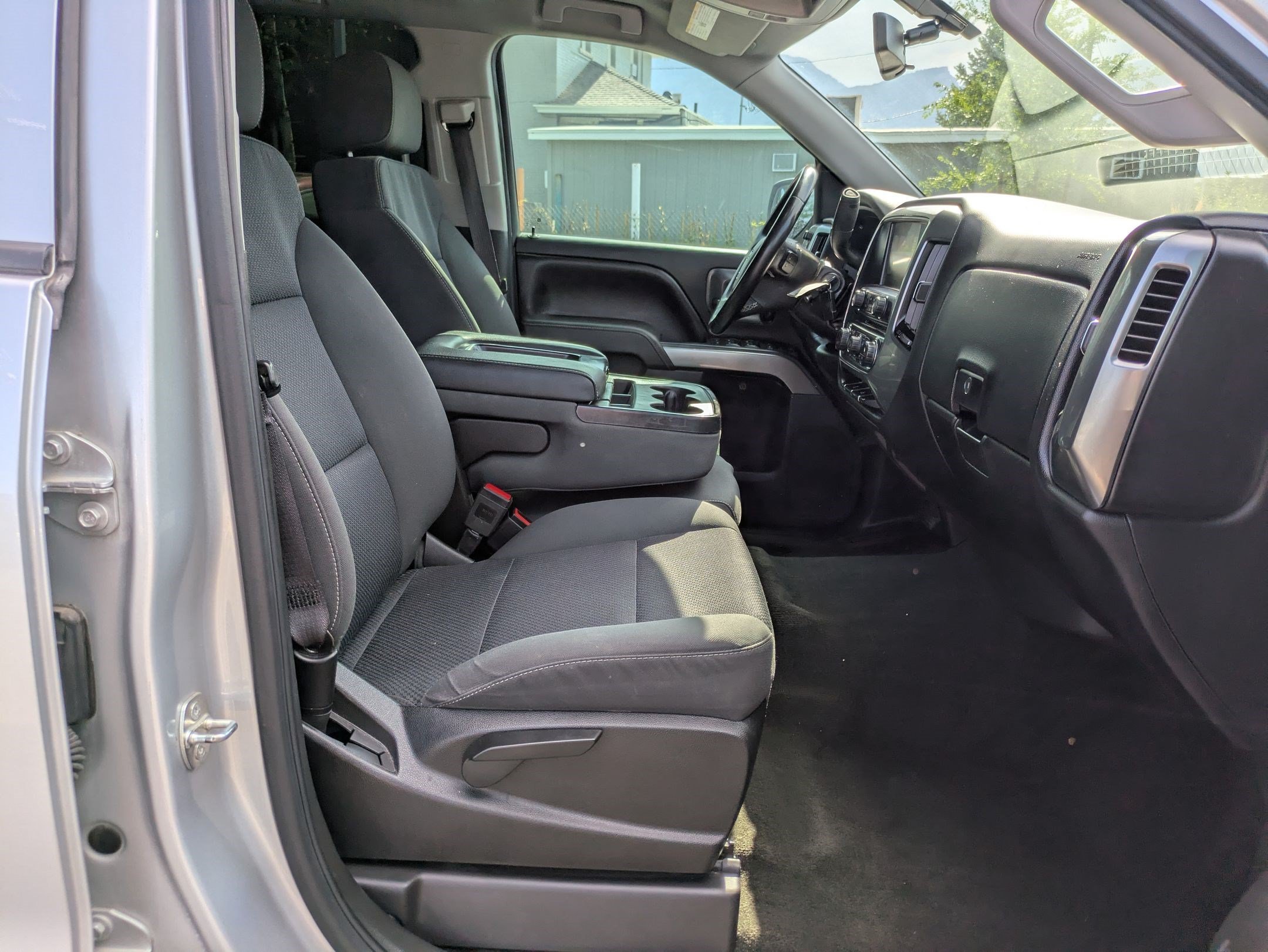 Used 2017 Silver Ice Metallic Chevrolet LT image 28