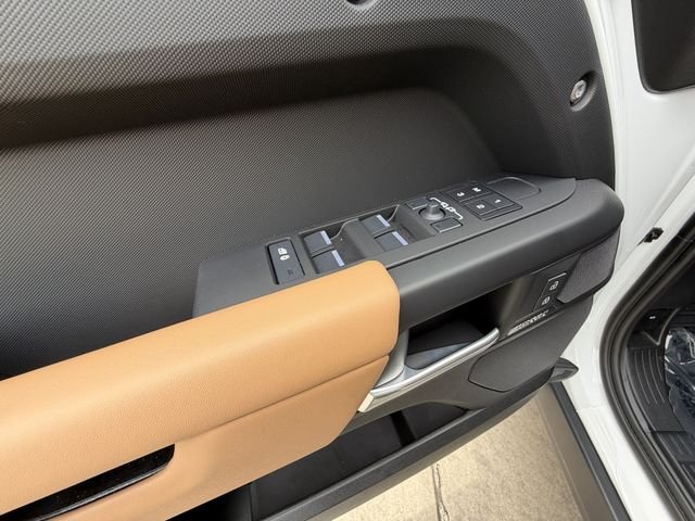 New 2026 Fuji White Land Rover X-Dynamic SE image 11