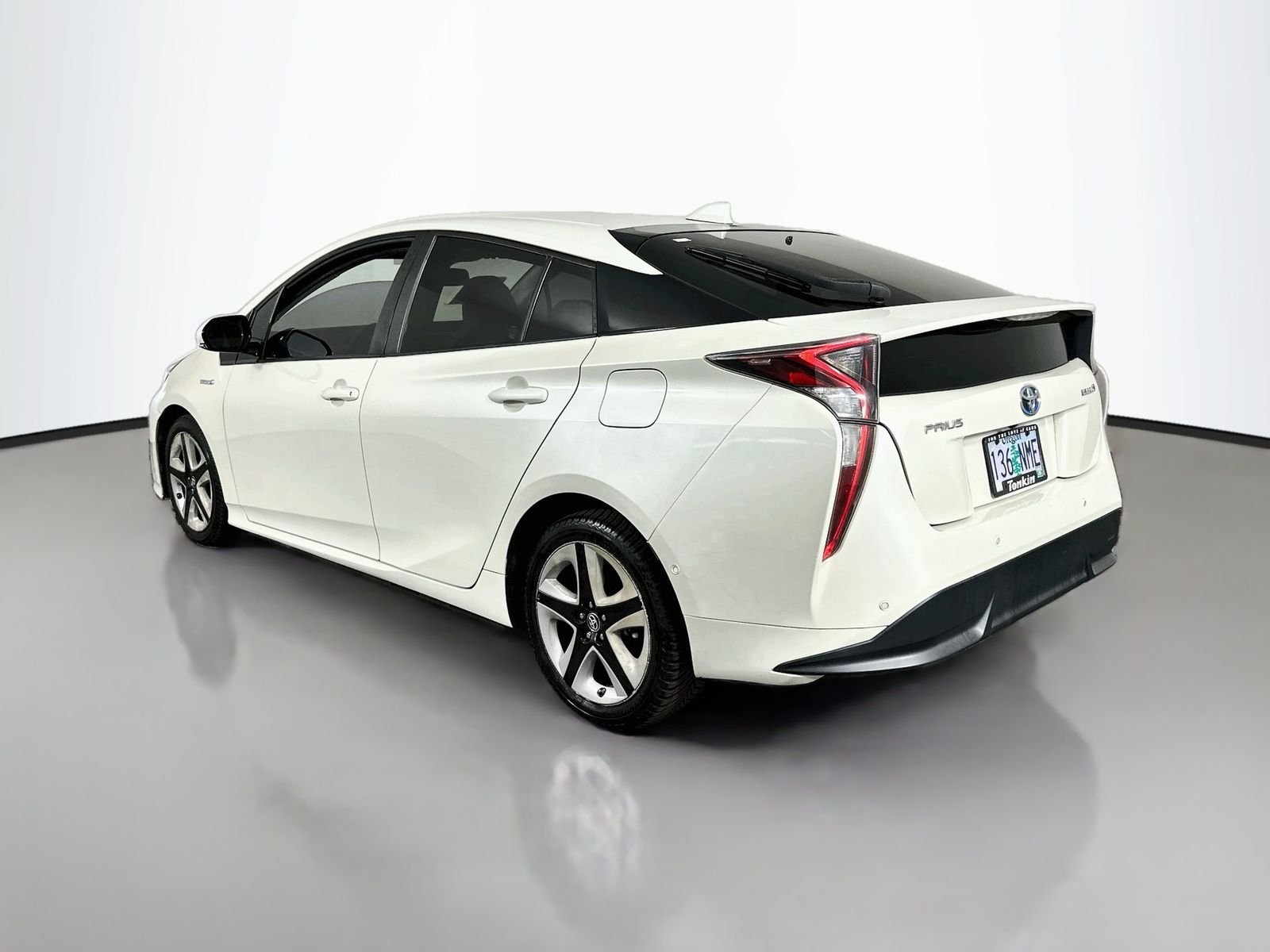 Used 2016 Blizzard Pearl Toyota Four Touring image 5