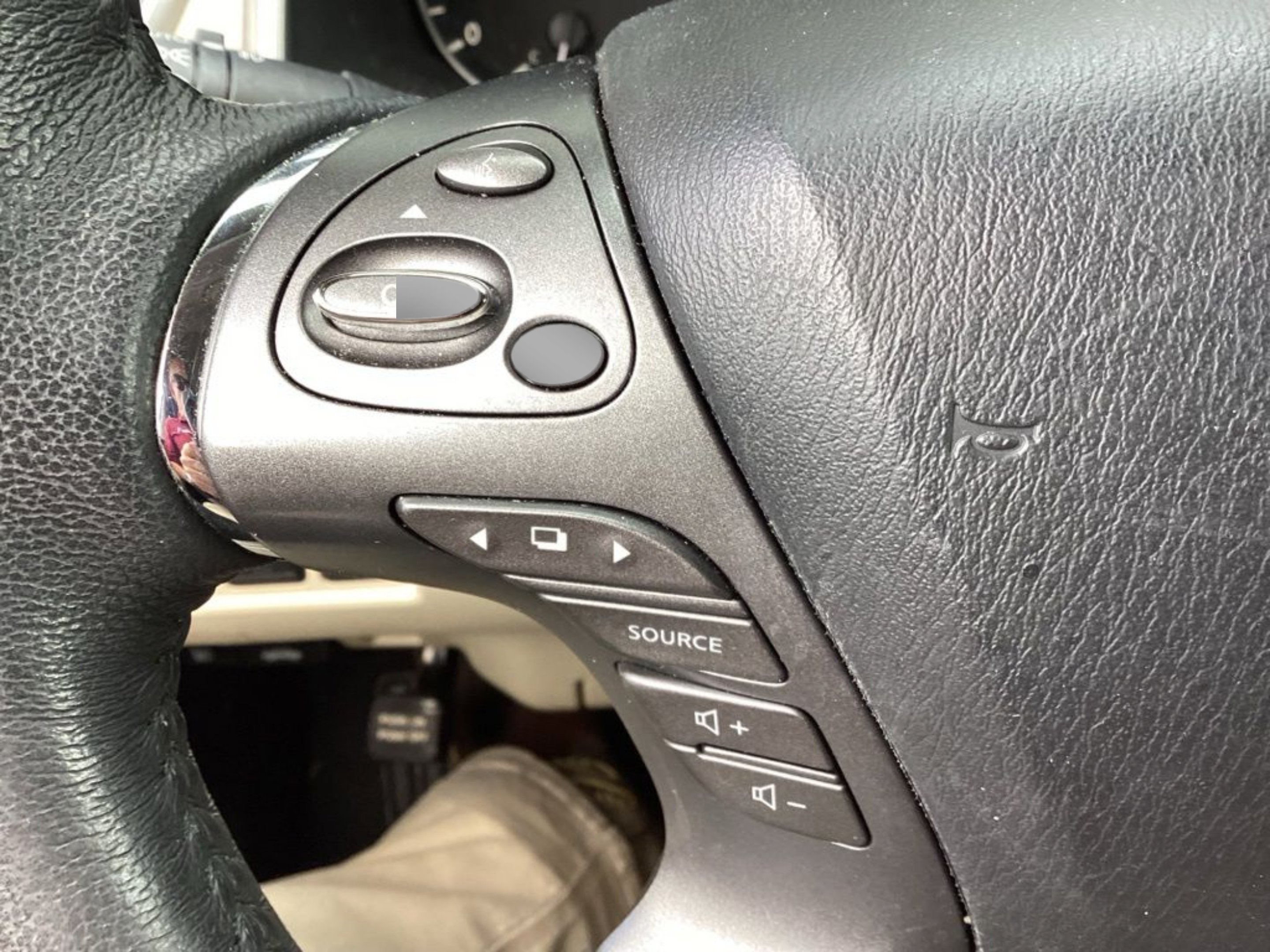 Used 2024 White Nissan SL image 14