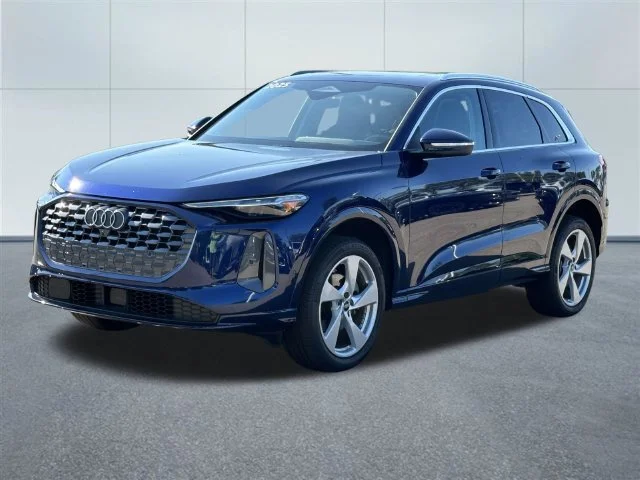 Used 2025 Navarra Blue Metallic Audi Premium Plus image 10