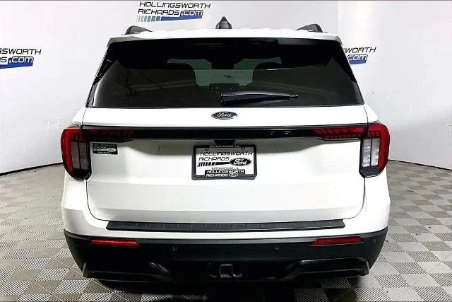 Used 2025 White Metallic Ford ST-Line image 31