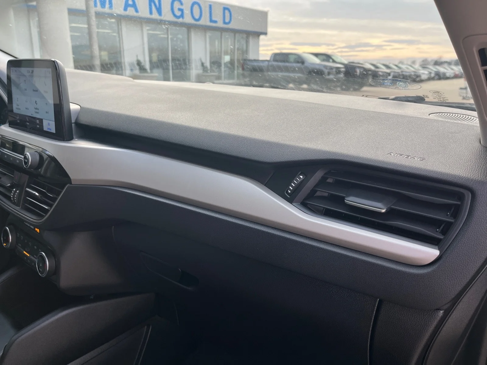Used 2022 Atlas Blue Metallic Ford SE image 22