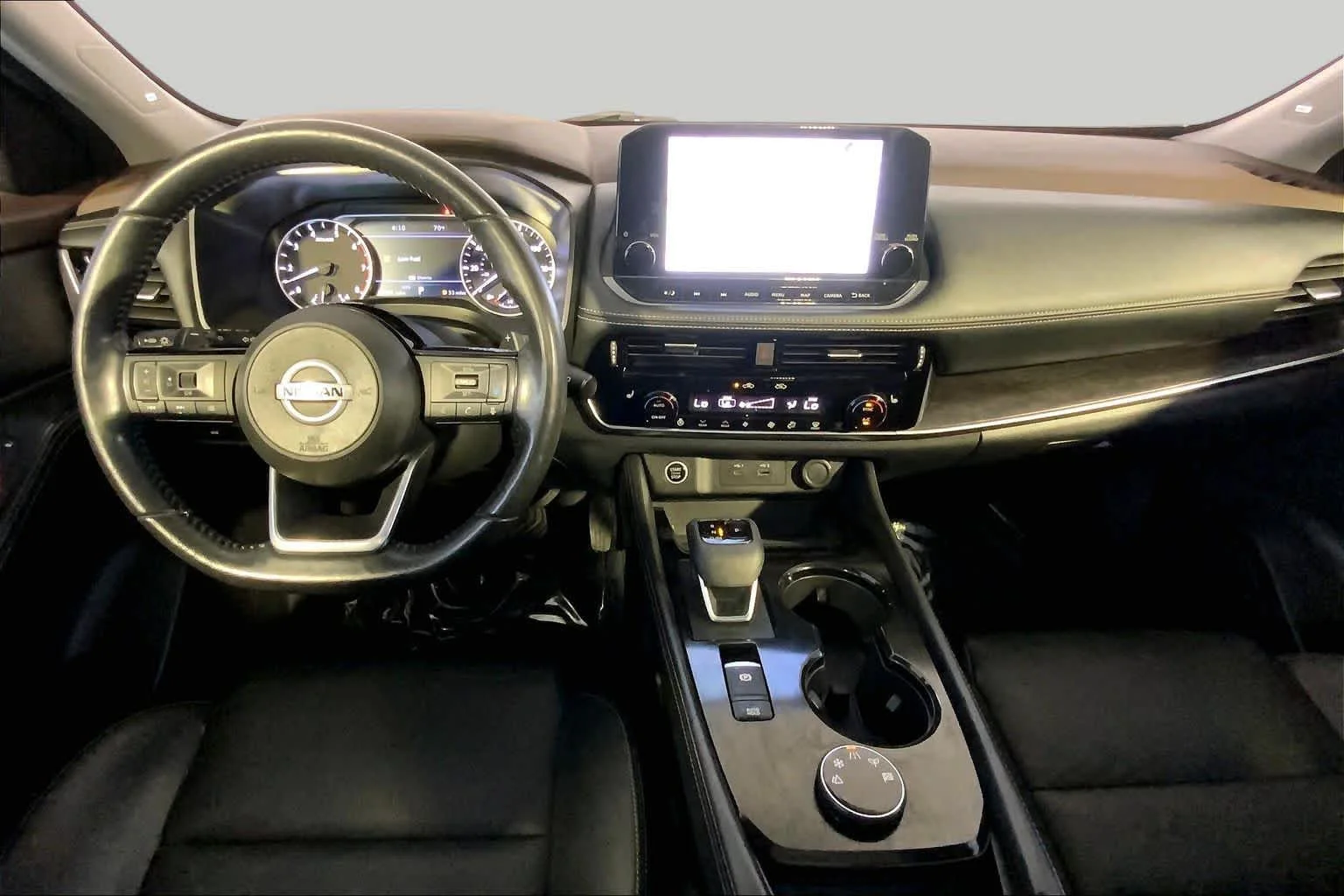 Used 2021 Champagne Silver Metallic/Super Black Nissan SL image 16