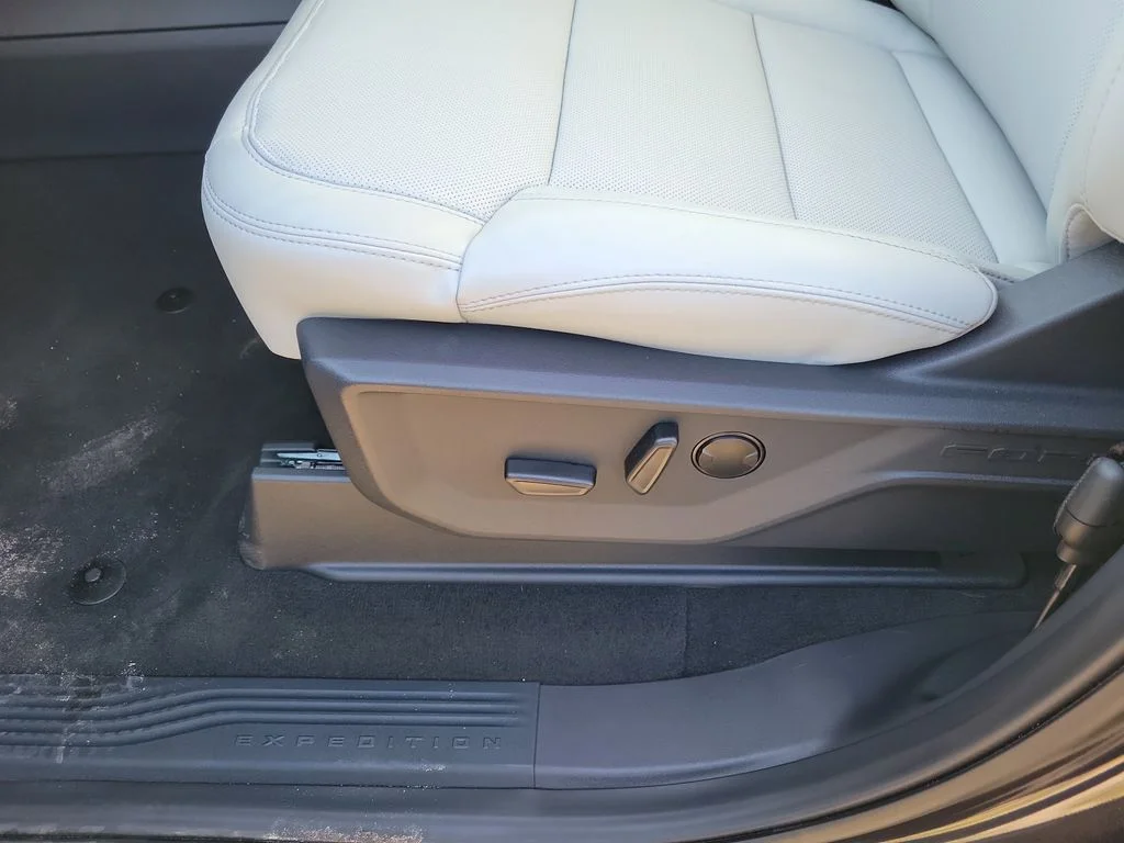 New 2026 Dark Matter Gray Metallic Ford MAX Platinum® image 10