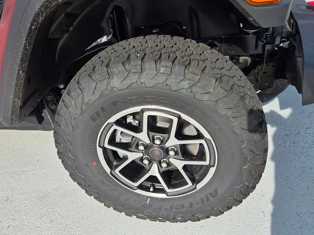 New 2026 Firecracker Red Clear-Coat Exterior Paint Jeep Rubicon image 11