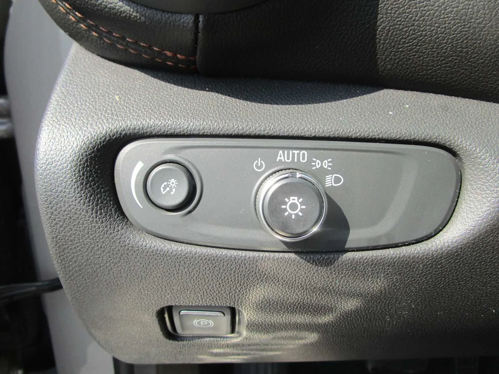 Certified Used 2022 Pewter Metallic Chevrolet Premier image 14