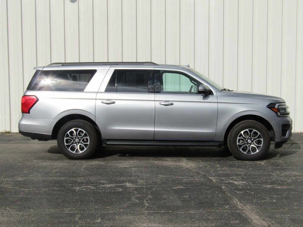 Used 2024 Ford Expedition XLT with VIN 1FMJK1J82REA54694 for sale in Kansas City
