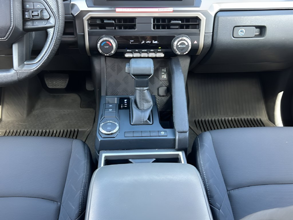 Used 2025  Toyota SR5 image 15