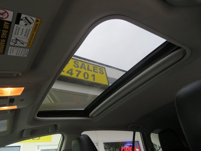 Used 2017 Blizzard Pearl Toyota Limited image 22