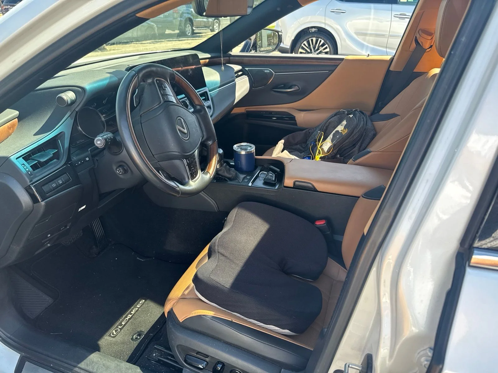 Used 2023 White Pearl Lexus 300h Luxury image 6
