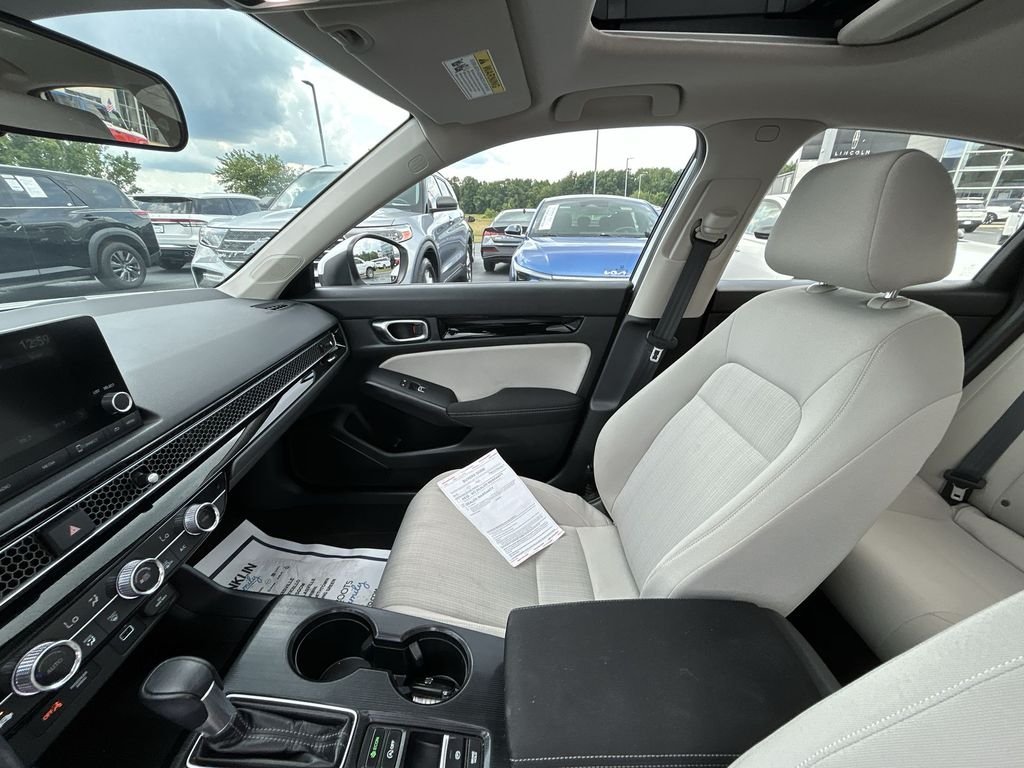 Used 2022 White Honda EX image 13