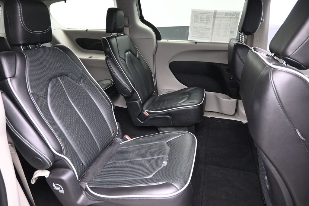 Used 2024 White Chrysler Limited image 10