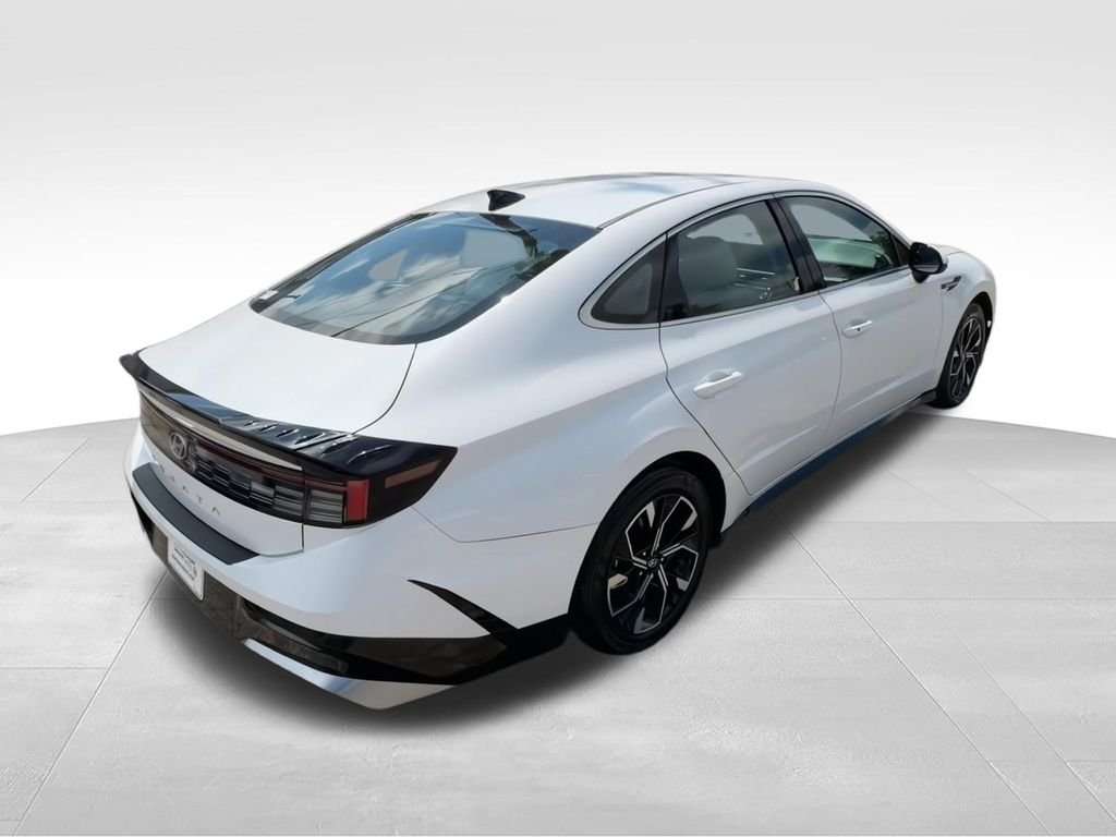 Used 2025 White Hyundai SEL image 8