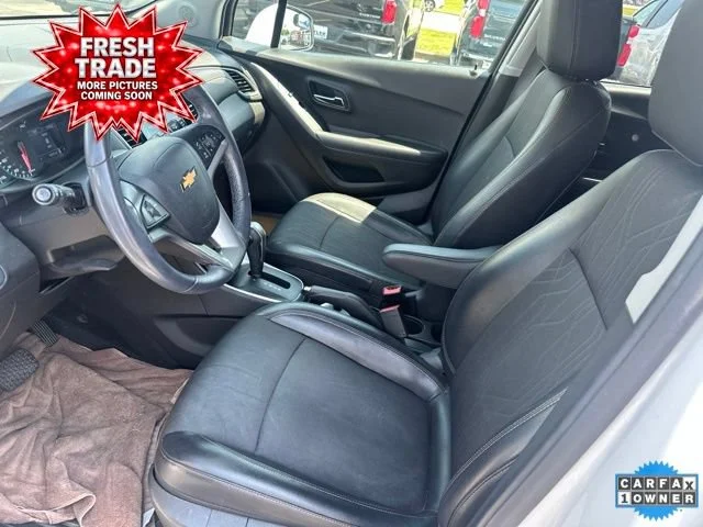 Used 2020 SUMMIT WHITE Chevrolet LT image 6