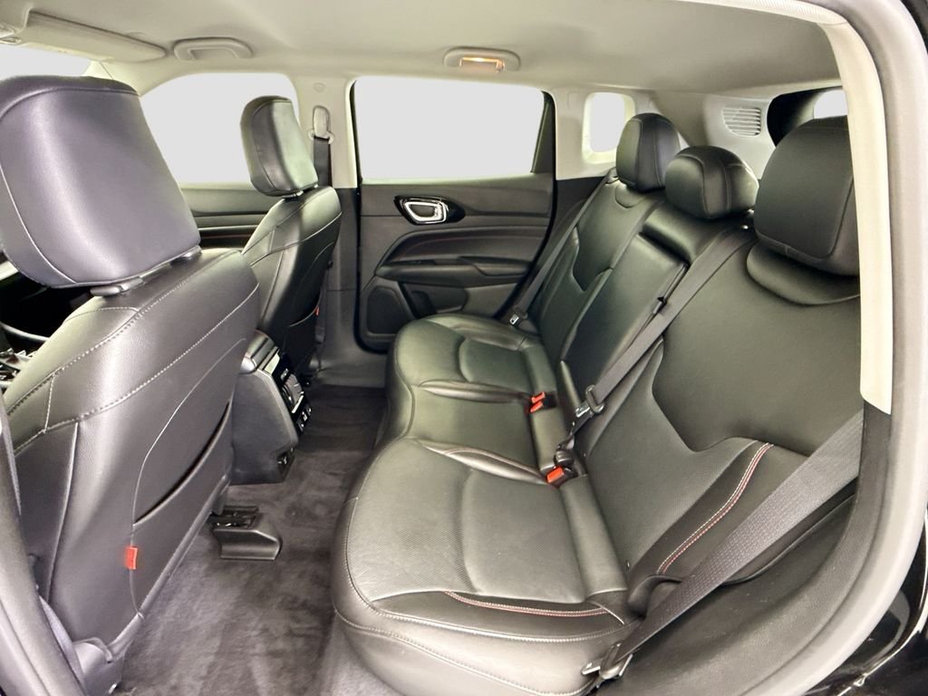 Used 2022 Diamond Black Jeep Trailhawk image 20