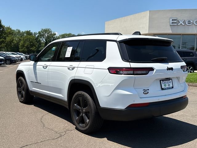 Used 2023 White Jeep Altitude image 4