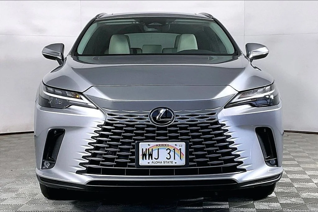 Used 2023  Lexus 350 image 2