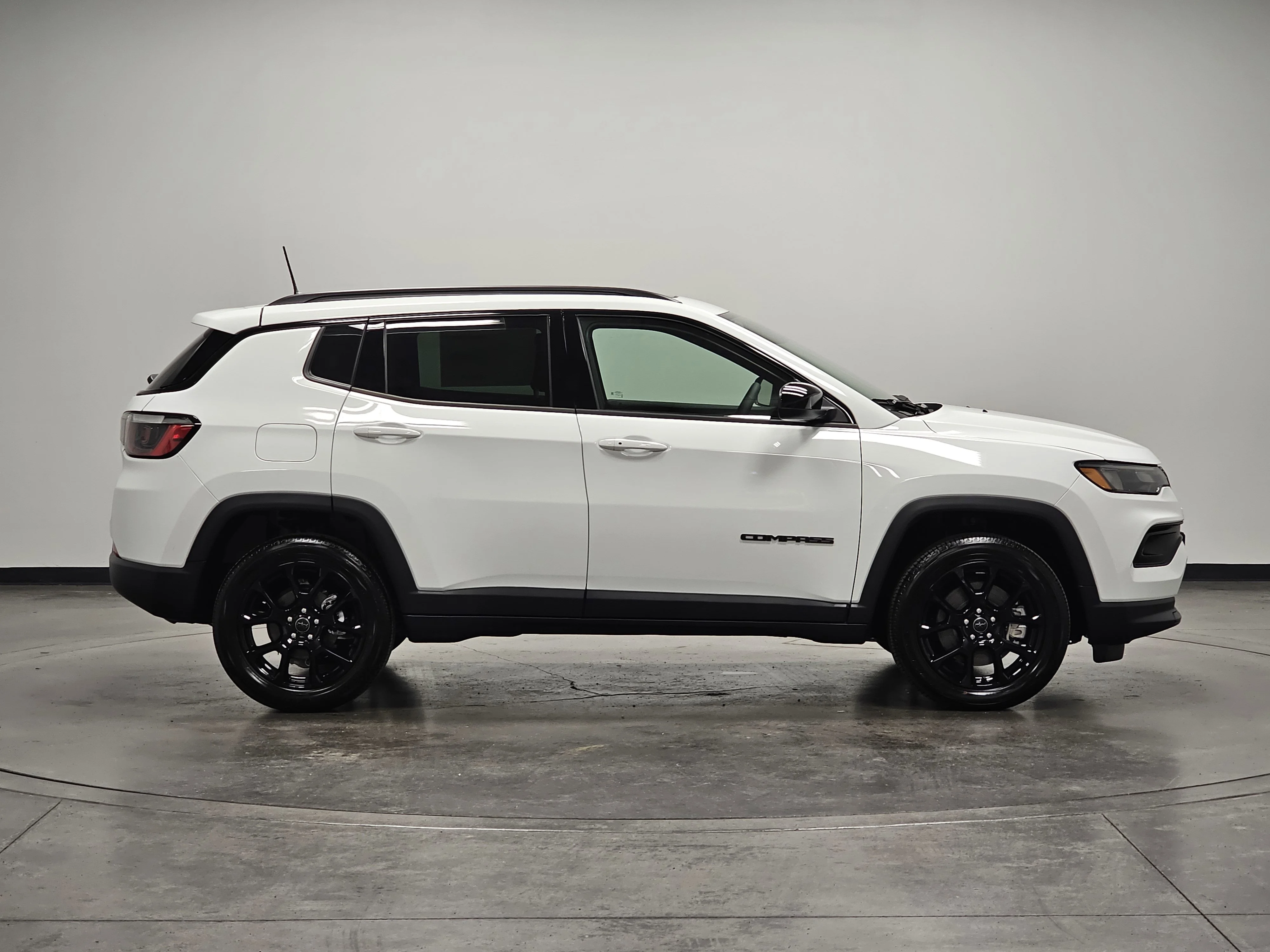 2025 Jeep Compass Latitude - Photo 9
