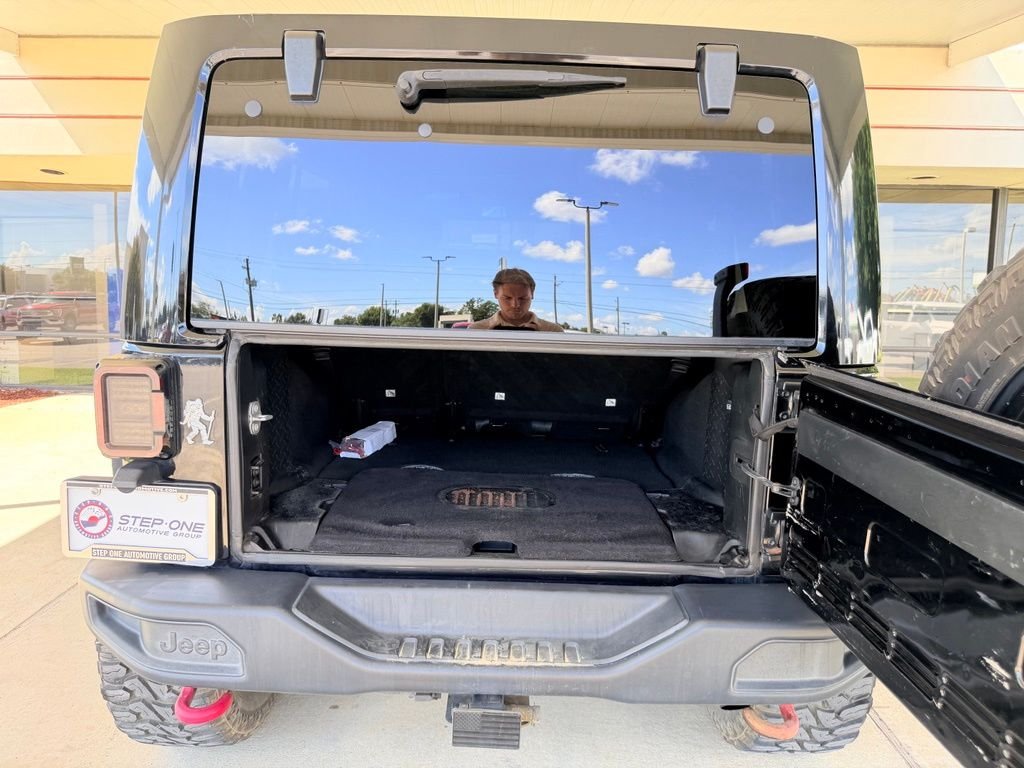 Used 2017 Black Jeep Unlimited Rubicon image 28