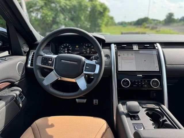 New 2026 Carpathian Grey Land Rover Dynamic SE image 13