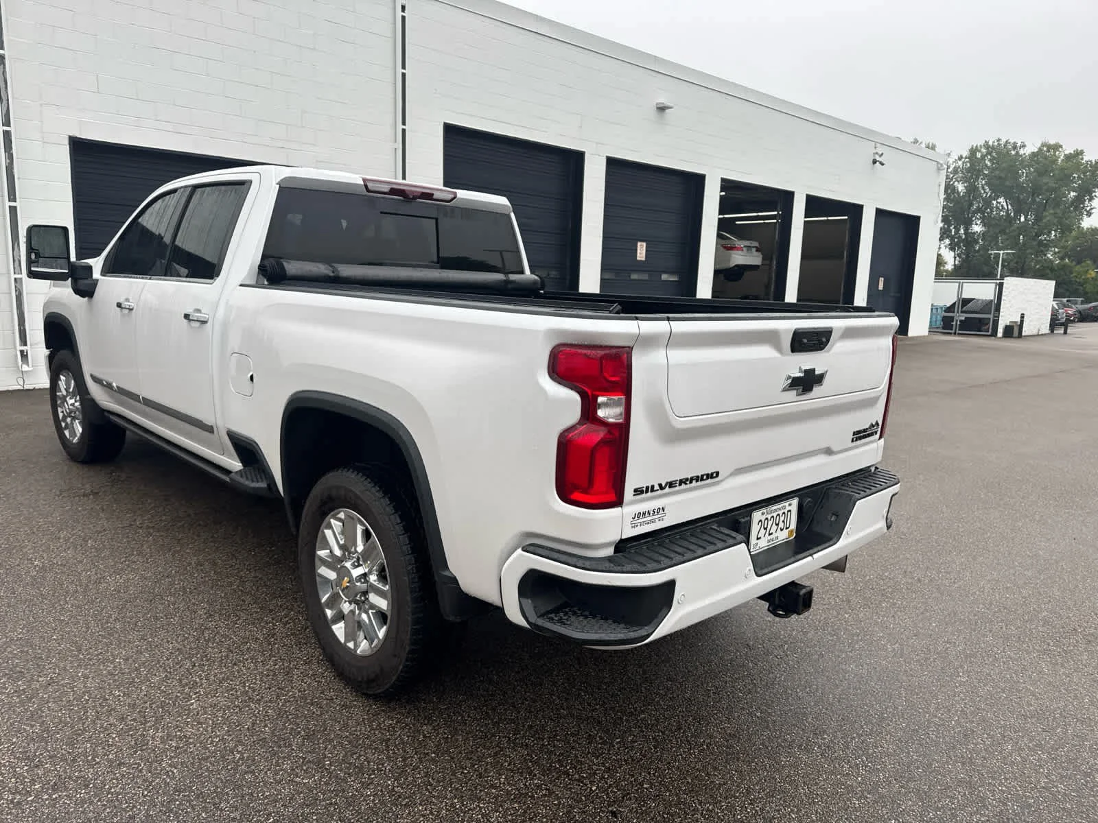 Used 2024 Iridescent Pearl Tricoat Chevrolet High Country image 3