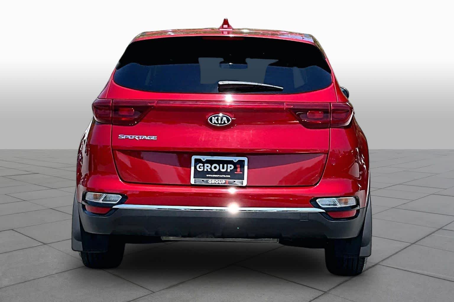 Used 2021 Hyper Red Kia LX image 5