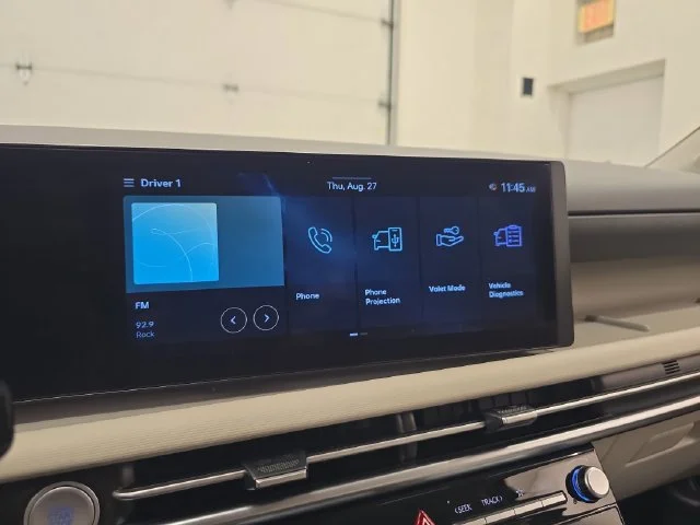 Used 2025 Green Hyundai SEL image 22
