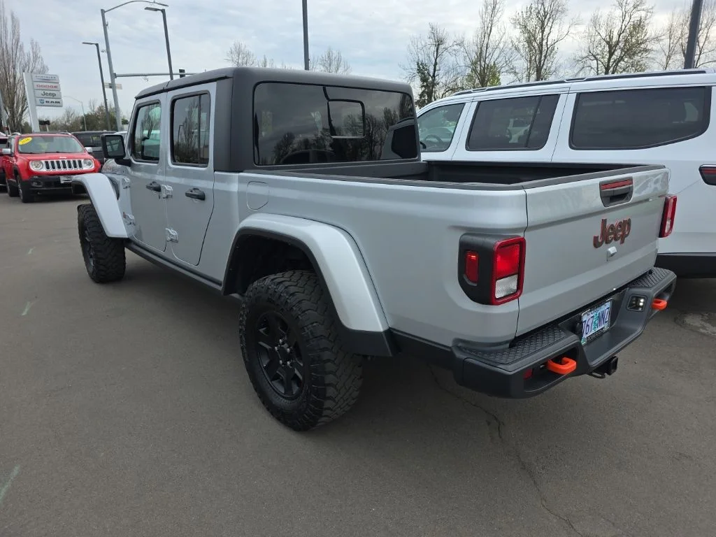 Used 2022 Silver Jeep Mojave image 3